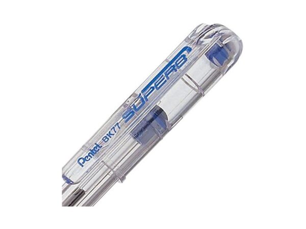 Caneta esferográfica Pentel BK77 transparente com tampa azul.