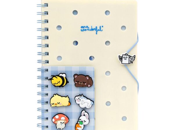 Caderno A5 com charms decorativos e capa de silicone".