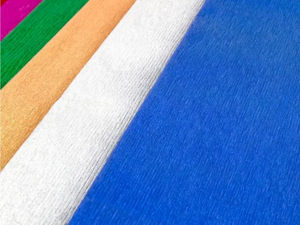 Rolo de papel crepe metalizado Liderpapel para artesanato