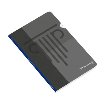 Caderno agrafado A4 ClassroomMates da Ambar com capa flexível em polipropileno na cor preta e lombada azul.