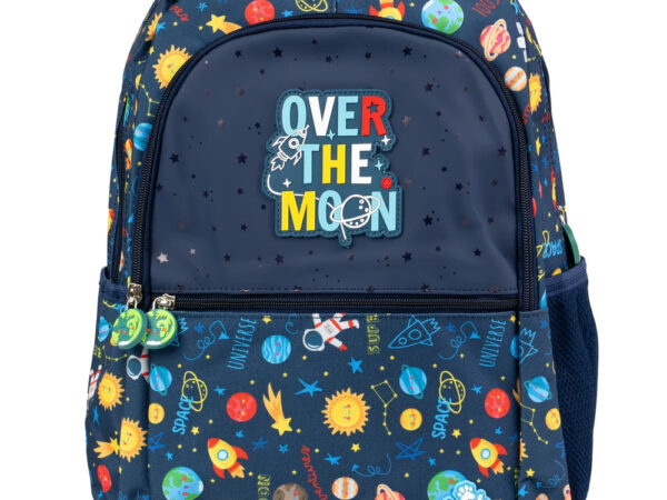 Compre a Mochila escolar Over The Moon da Ambar na nossa loja. Modelo azul-escuro com tema espacial, ergonómico e muito resistente. Garanta já a sua!