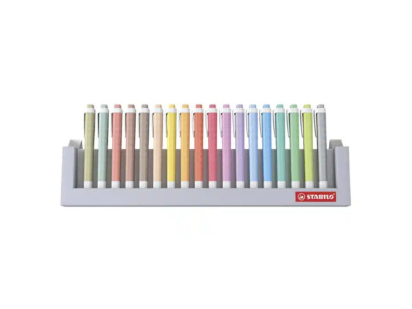 marcadores de texto STABILO swing cool deskset com 18 cores sobre a secretária.