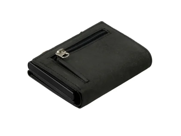 A face traseira macia compõe a estrutura da Carteira Garzini MagSafe Metal Wallet Preta. Dessa forma, a Carteira Garzini MagSafe Metal Wallet Preta garante uma aderência firme e antiderrapante em qualquer capa magnética.