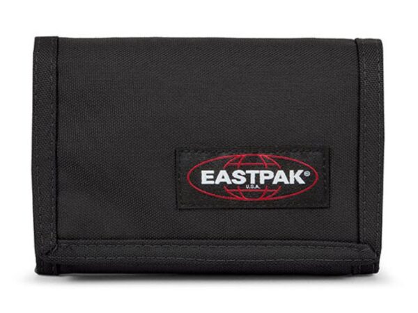 Carteira Eastpak Crew Single preta clássica em nylon com fecho de velcro vista de frente.Carteira Eastpak Crew Single preta clássica em nylon com fecho de velcro vista de frente.