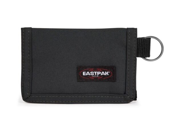 Carteira Eastpak Mini Crew preta compacta de três dobras com fecho de velcro vista de frente.