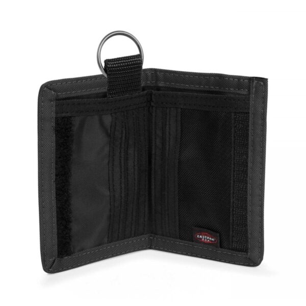 Interior da carteira Eastpak Mini Crew preta aberta com ranhuras para cartões e porta-moedas.
