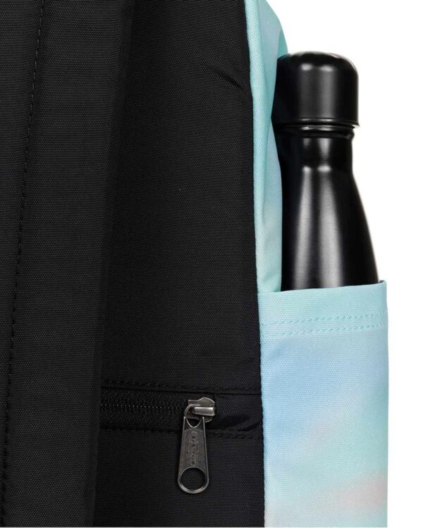 Bolso lateral aberto para garrafa de água na mochila Eastpak gradiente padded.