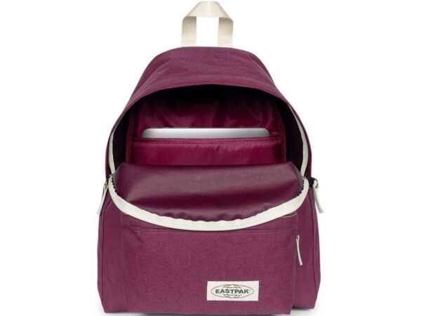 Compartimento interno acolchoado para portátil de 14 polegadas na mochila Eastpak Day Pak'r.