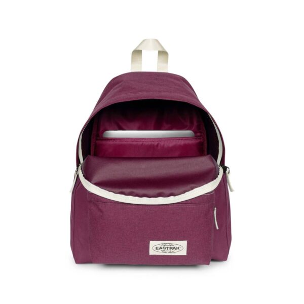 Compartimento interno acolchoado para portátil de 14 polegadas na mochila Eastpak Day Pak'r.