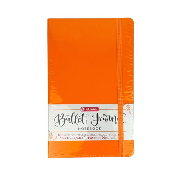 8712079464288 Caderno de apontamentos com capa dura laranja vibrante e elástico de fecho vertical sobre fundo branco.